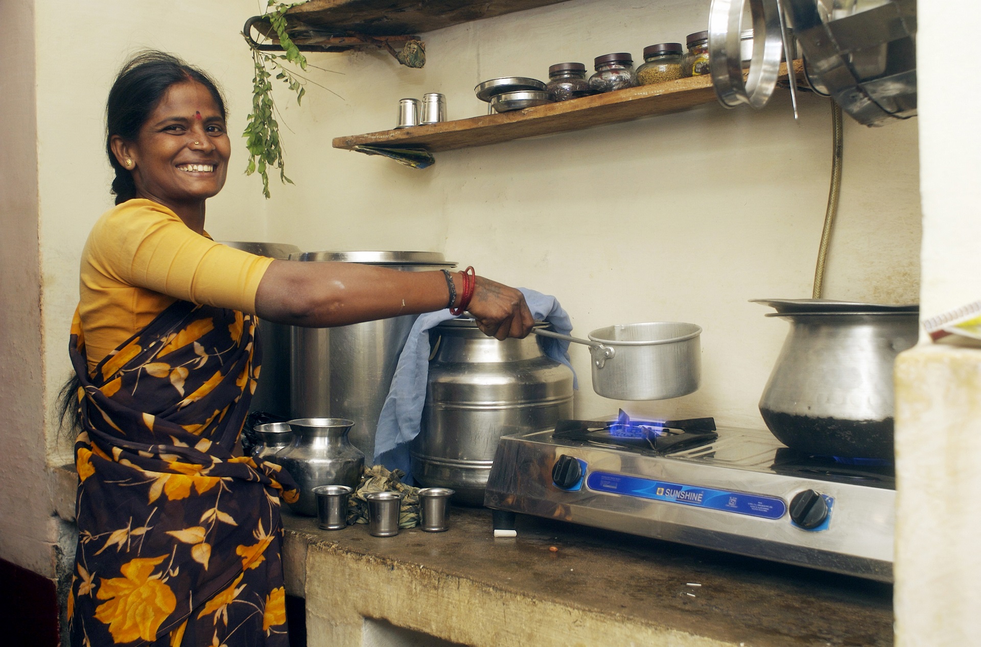 An Indian women is cooking on biogas.