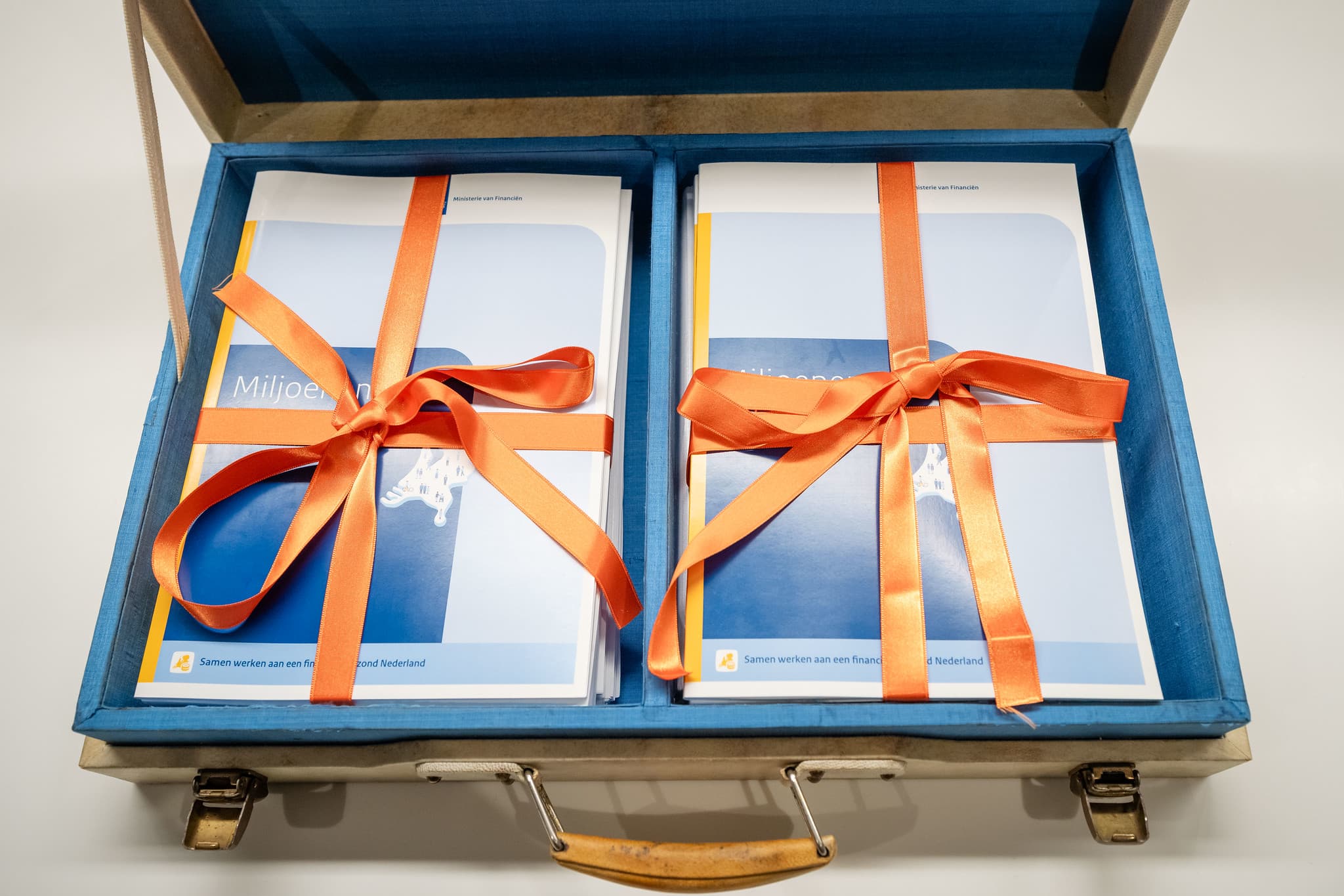 koffer met miljoenennota 2027