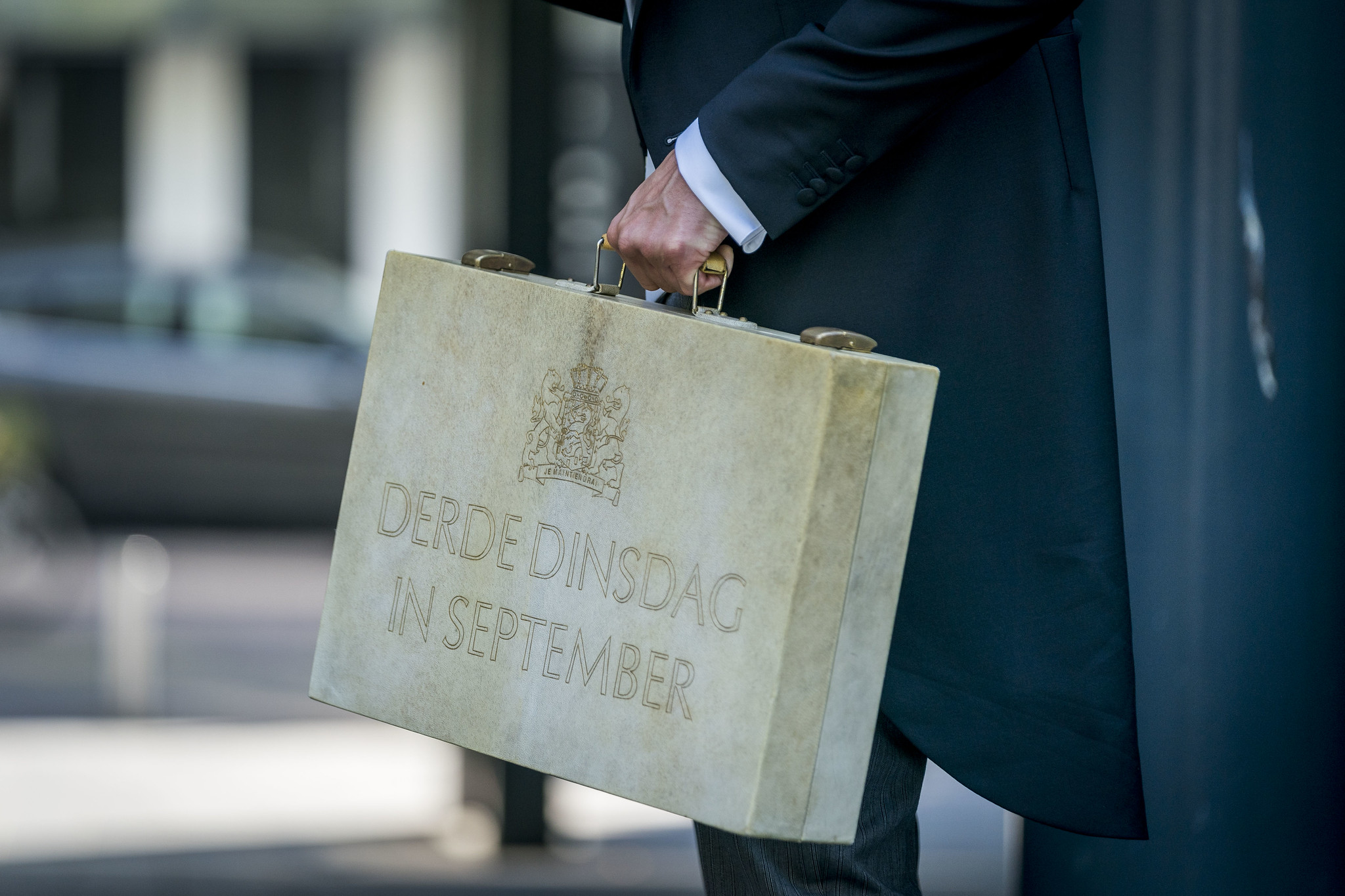 Man carrying suitcase containing the budget of the Dutch Government